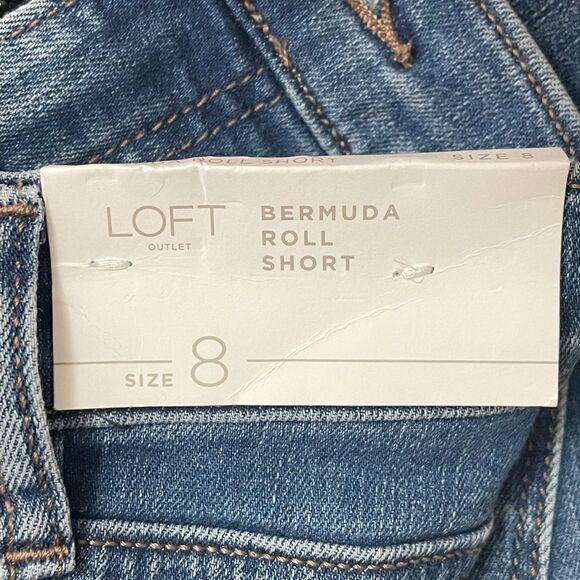 NWT LOFT Bermuda Roll Denim Shorts Size 8 Medium Wash Distressed Cuffed Stretch - Picture 6 of 10
